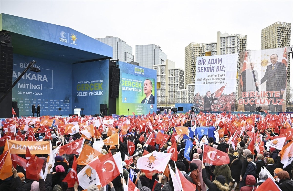 Ak Parti'nin Ankara mitingine 200 bin kişi katıldı
