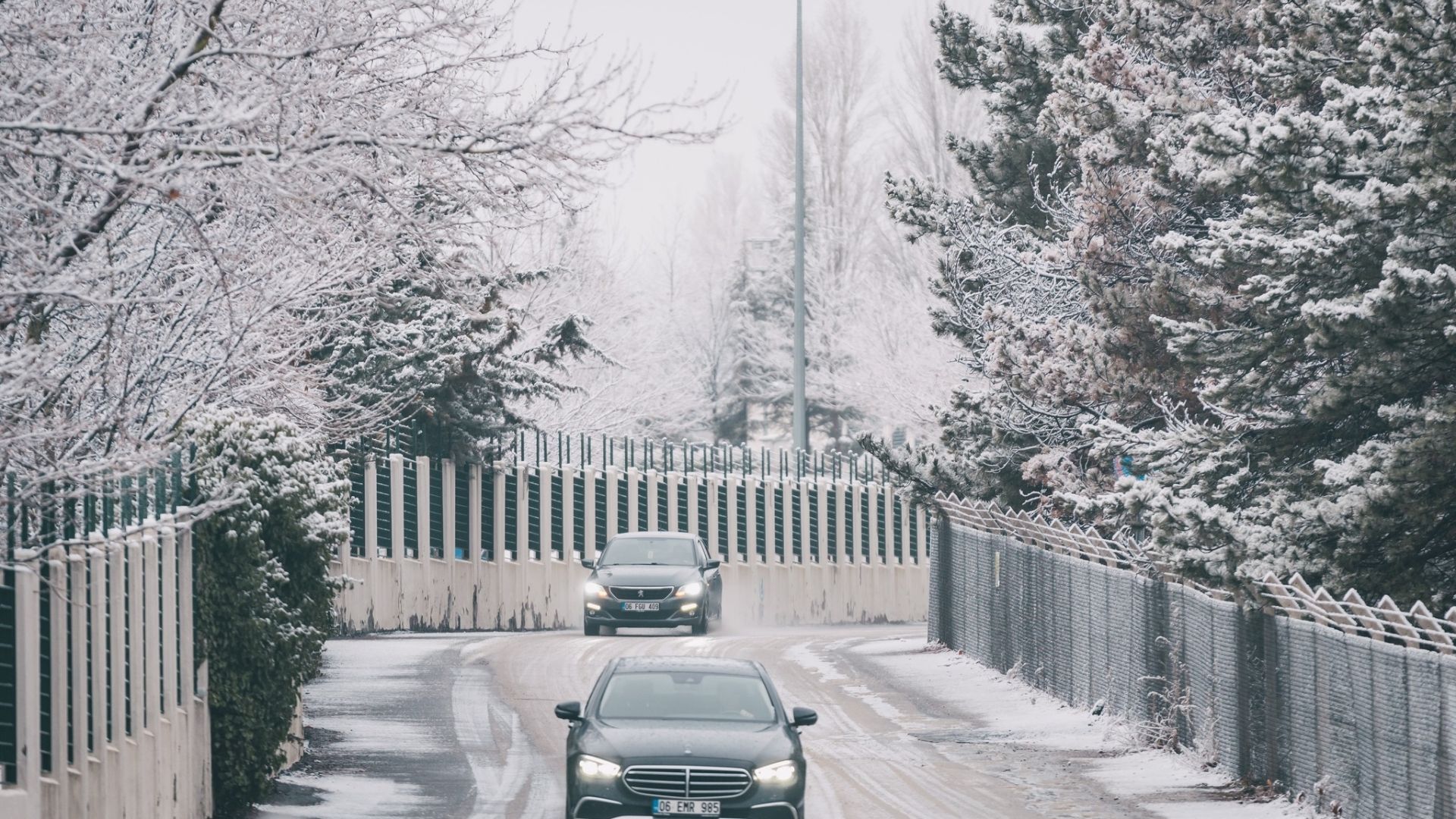 Başkent’te "Beyaz" Mesai Başladı: Ankara’nın Yüksek Kesimlerinde Kar Yağışı Etkili Oluyor!