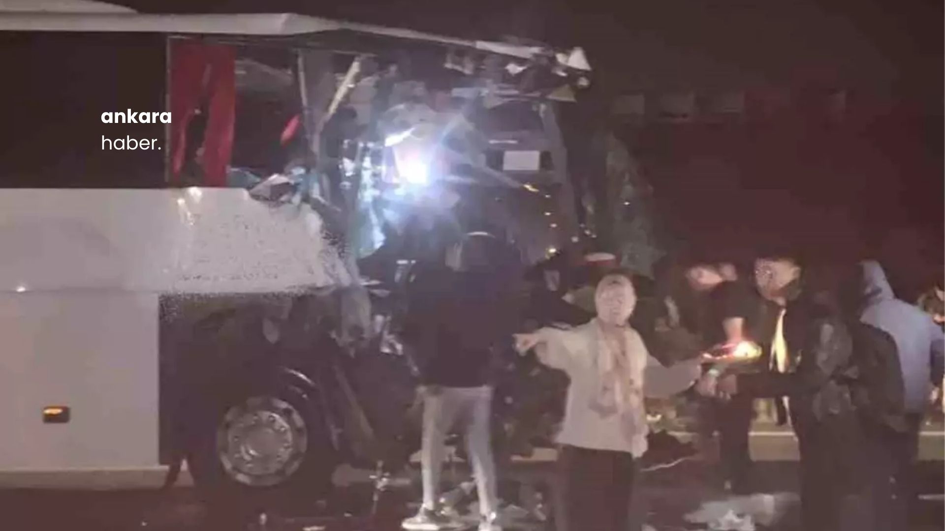 Cankurtaran’da Yolcu Otobüsü Tıra Çarptı: 1 Görevli Hayatını Kaybetti!