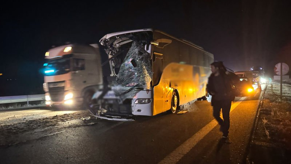 Kızılcahamam’da Otoyol Kana Bulandı: Yolcu Otobüsü Çekiciyle Çarpıştı, Genç Hostes Hayatını Kaybetti! (15 Yaralı)