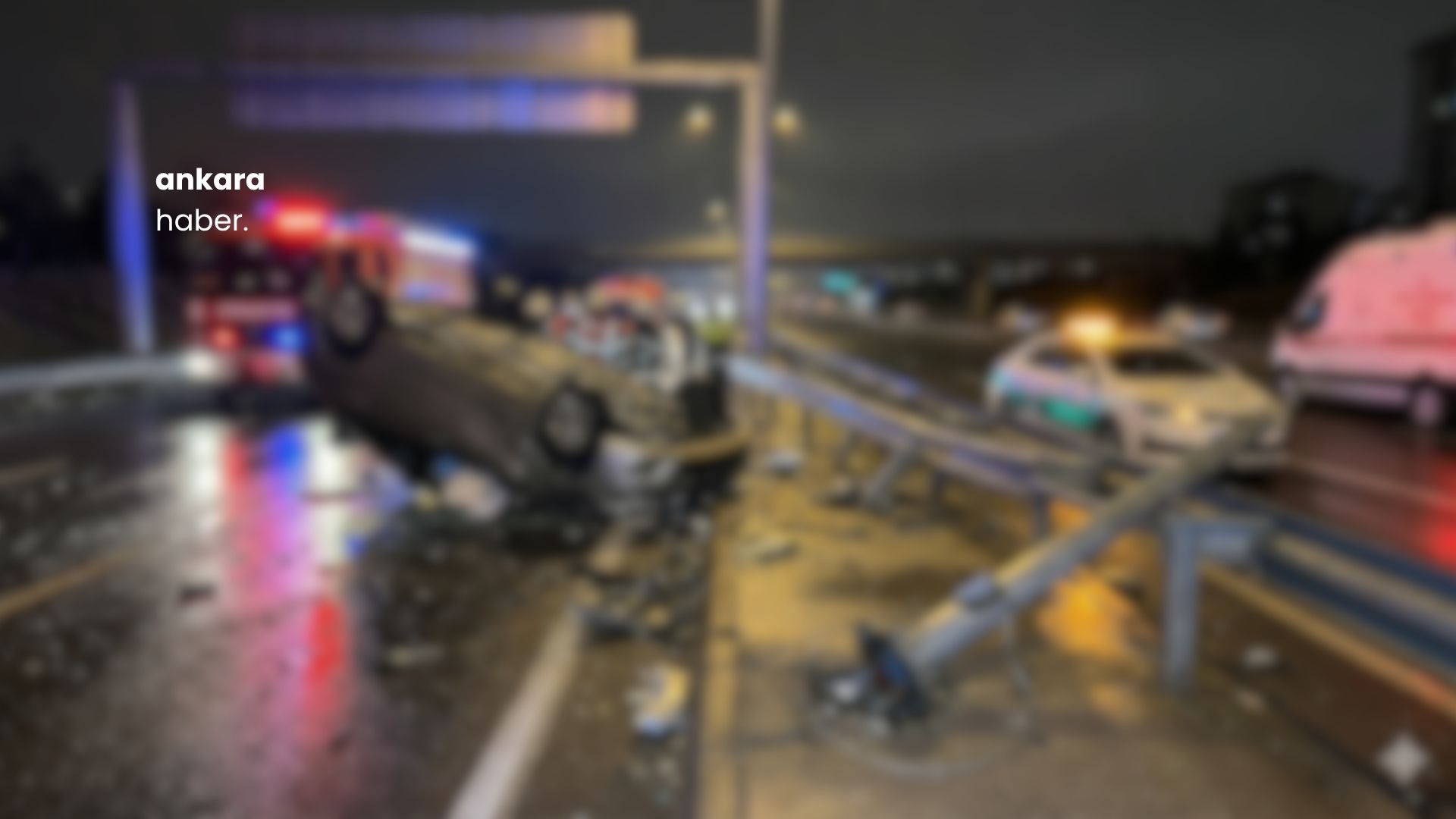 Yenimahalle’de Gece Yarısı Faciası: Bariyer ve Direğe Çarpan Otomobil Takla Attı!