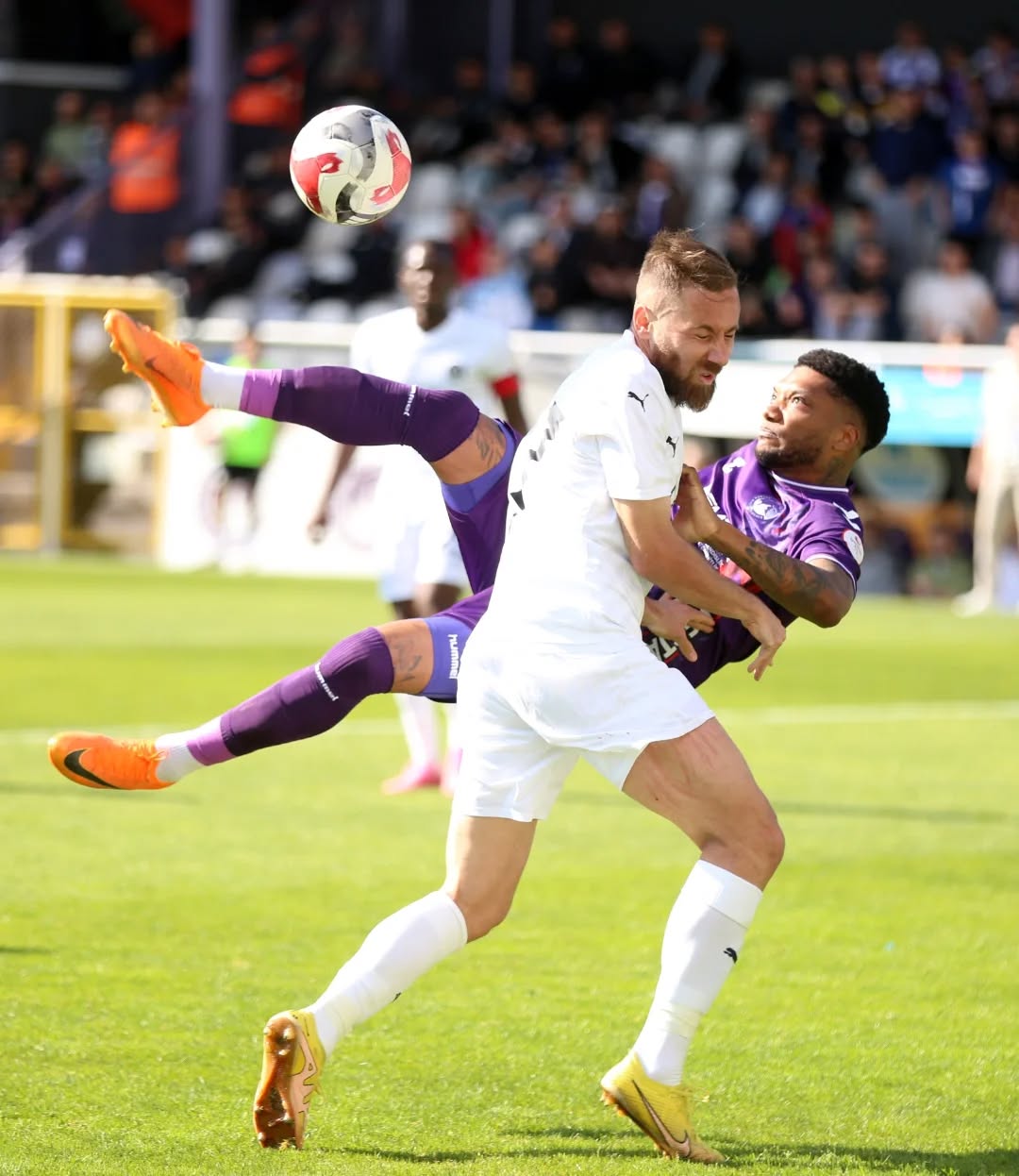 Aktepe’de Keçiören Fırtınası: Mor-Beyazlılar Manisa’yı "Wellington" ile Devirdi!