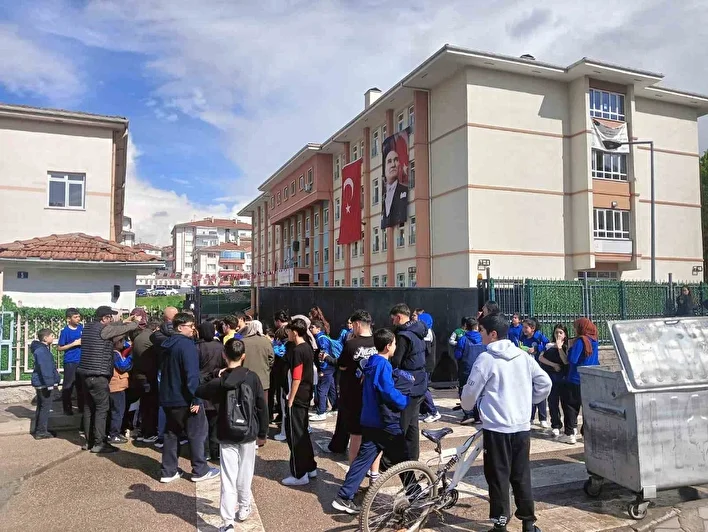 Sincan’da okulda silah iddiası: Ortaokulda şeffaf poşet uygulaması başlatıldı