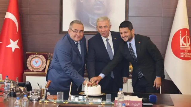 Başkent Kulislerinde Transfer İddiası: CHP’li Belediye Başkanları AK Parti’ye mi Geçiyor?